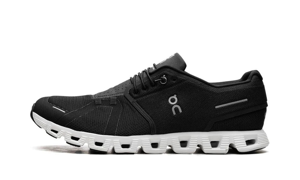 ON RUNNING CLOUD 5 BLACK AND WHITE