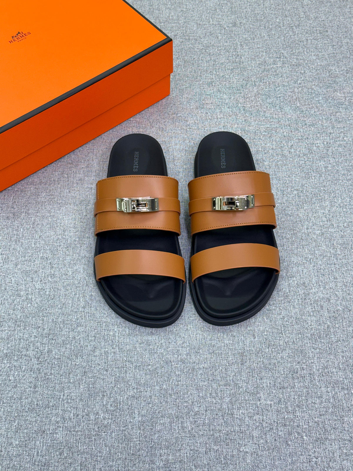 Hermès Jackson Sandal calfskin leather and an iconic Kelly buckle.