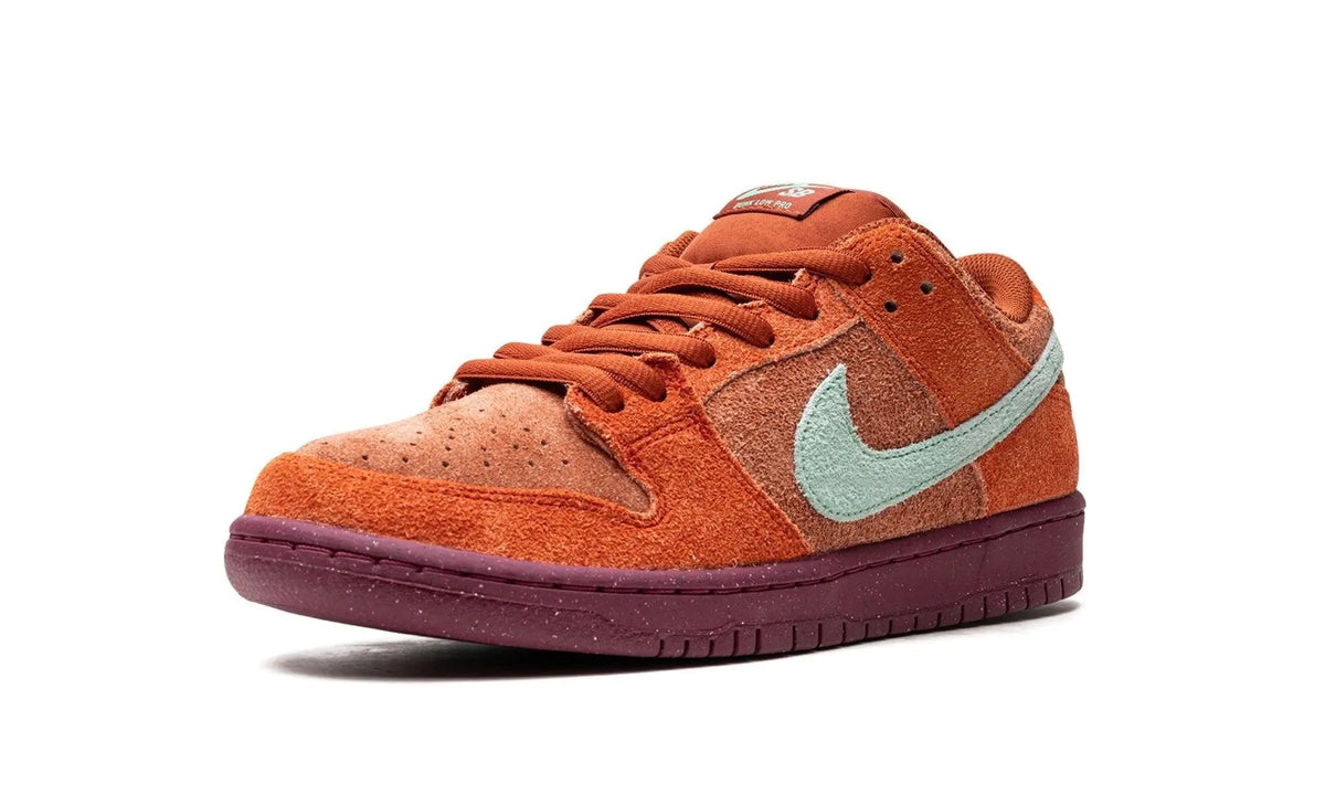 NIKE SB DUNK LOW PRO PRM "Mystic Red"