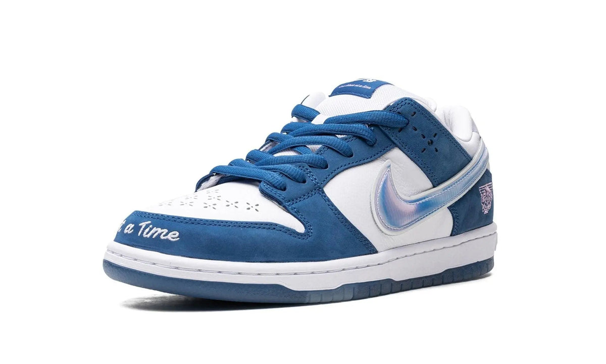 NIKE SB Dunk Low 'Born x Raised'