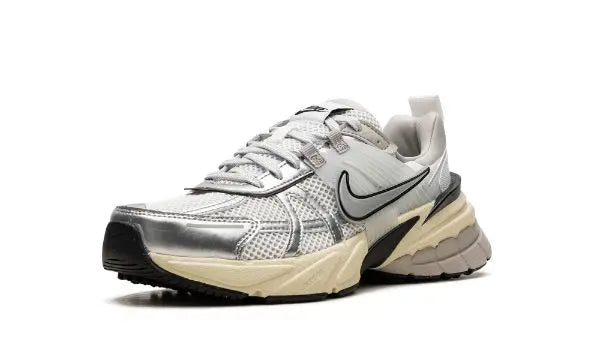 Nike V2K RUN - Metallic Silver