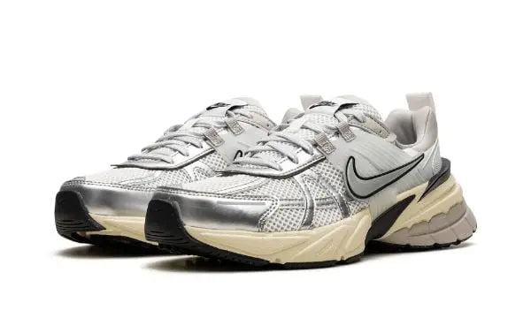 Nike V2K RUN - Metallic Silver