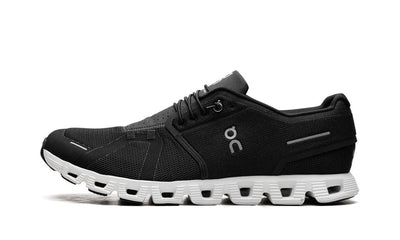 ON RUNNING CLOUD 5 BLACK AND WHITE