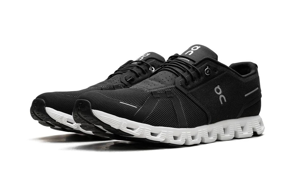 ON RUNNING CLOUD 5 BLACK AND WHITE