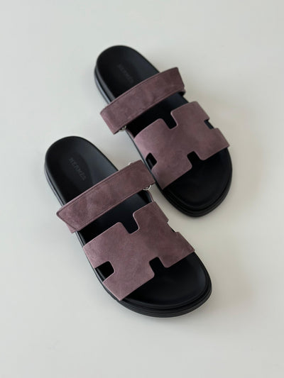 Hermès Chypre Sandal in Violet Suede Goatskin – Slip-On with Adjustable “H” Strap