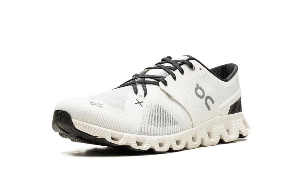 ON Running Cloud X 3 “IVORY BLACK”
