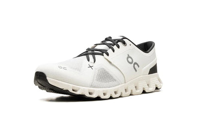 ON Running Cloud X 3 “IVORY BLACK”