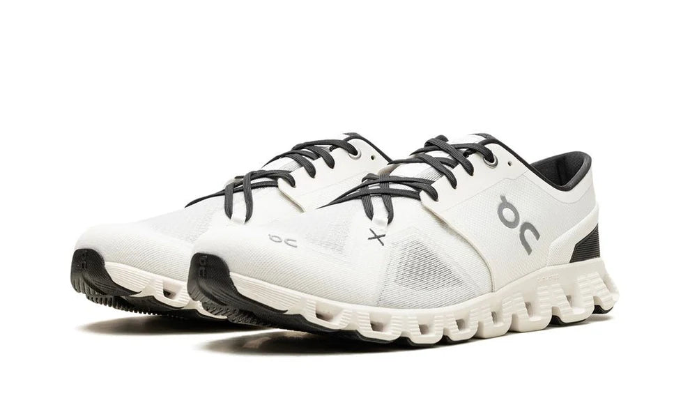 ON Running Cloud X 3 “IVORY BLACK”
