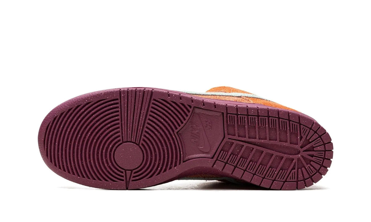 NIKE SB DUNK LOW PRO PRM "Mystic Red"