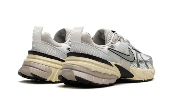 Nike V2K RUN - Metallic Silver
