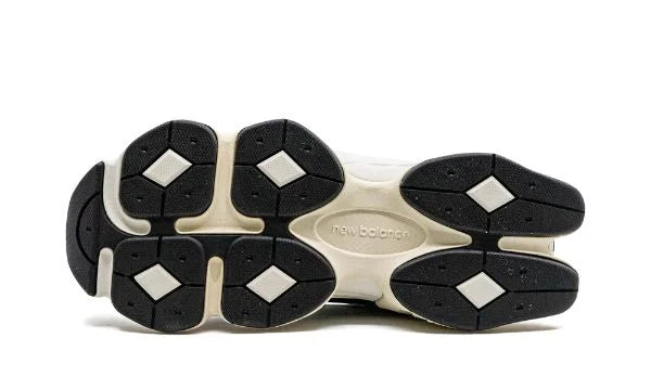 NEW BALANCE 9060 “BLACK / WHITE”