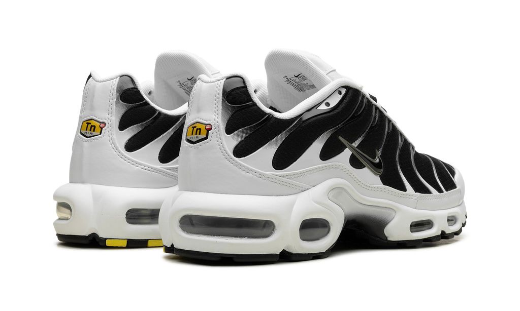 NIKE AIR MAX PLUS "BLACK / WHITE"