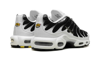 NIKE AIR MAX PLUS "BLACK / WHITE"