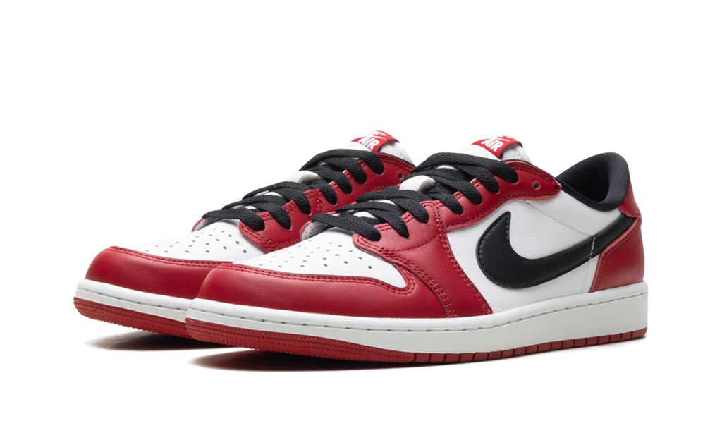 AIR JORDAN 1 LOW OG "CHICAGO (2025)"