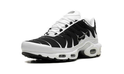 NIKE AIR MAX PLUS "BLACK / WHITE"
