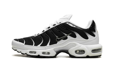 NIKE AIR MAX PLUS "BLACK / WHITE"