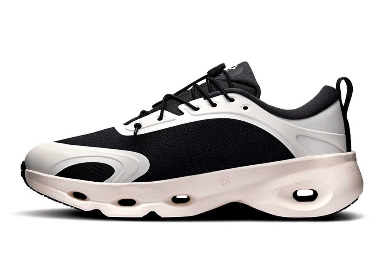 On Running Cloudsolo Loewe Black Eggshel